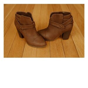 LC Lauren Conrad Tan Ankle Booties